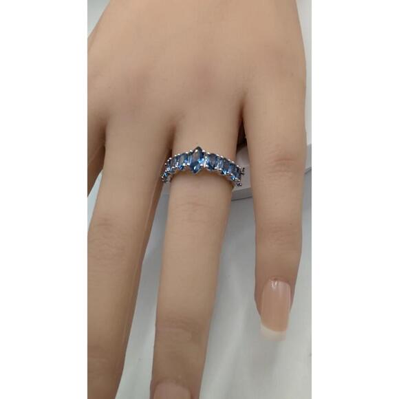 Silver Ring with Blue Gemstones Size 7 - Picture 4 of 8